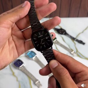 Montre carrée noire intégrale