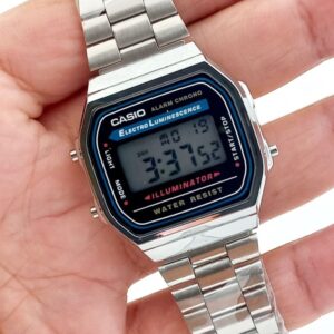 Montre digitale vintage argentée – cadran noir & bleu