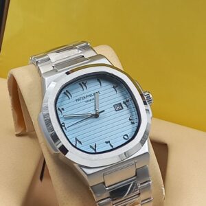 Montre octogonale bleu ciel – chiffres arabes