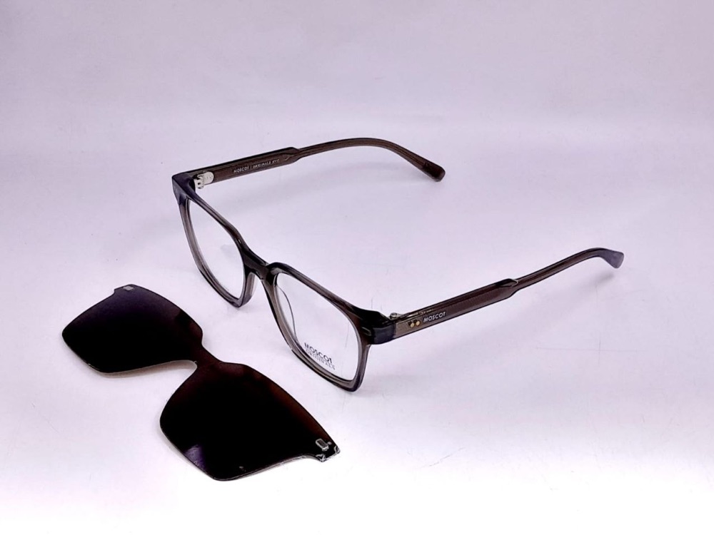 Monture carrée grise fumée + clip solaire